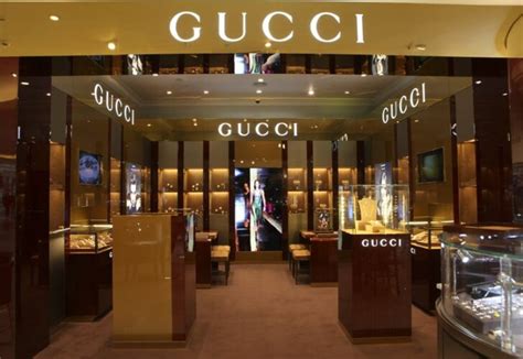 how many gucci stores are there